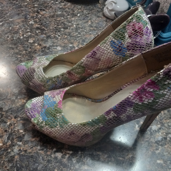 Torta Caliente Heels - Picture 6 of 13